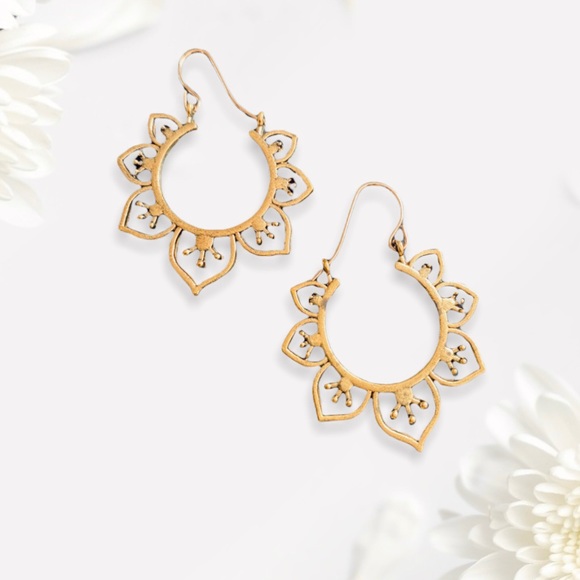 LOTUS FLOWER MANDALA INSPIRED GOLD FILIGREE HUGGIE HOOPS - Picture 5 of 5